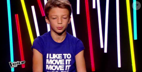 Arthur rejoint l'équipe de Louis Bertignac dans The Voice Kids, le vendredi 2 octobre 2015, sur TF1