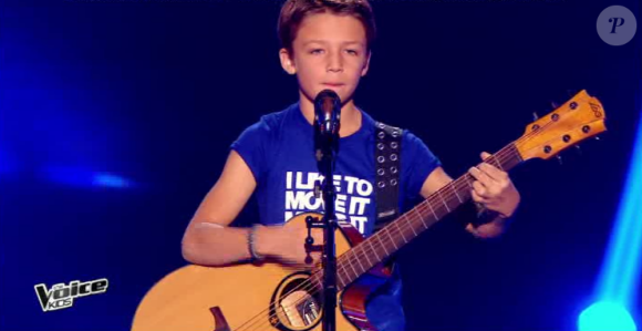 Arthur rejoint l'équipe de Louis Bertignac dans The Voice Kids, le vendredi 2 octobre 2015, sur TF1
