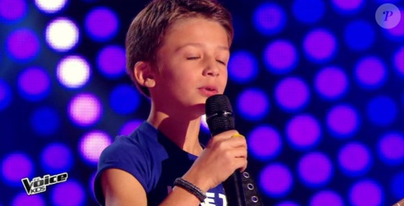 Arthur rejoint l'équipe de Louis Bertignac dans The Voice Kids, le vendredi 2 octobre 2015, sur TF1