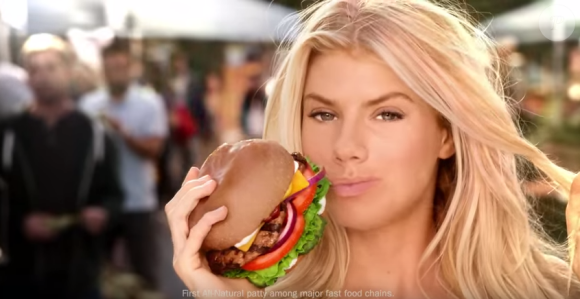 Charlotte McKinney dans sa fameuse pub All-Natural pour Carl's Jr. en 2014