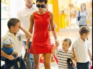 REPORTAGE PHOTOS : Victoria Beckham magnifique et ses trois fils... shopping joujoux à L.A. ! (réactualisé)