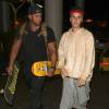 Justin Bieber prend un vol à l'aéroport de Los Angeles le 25 septembre 2015.
