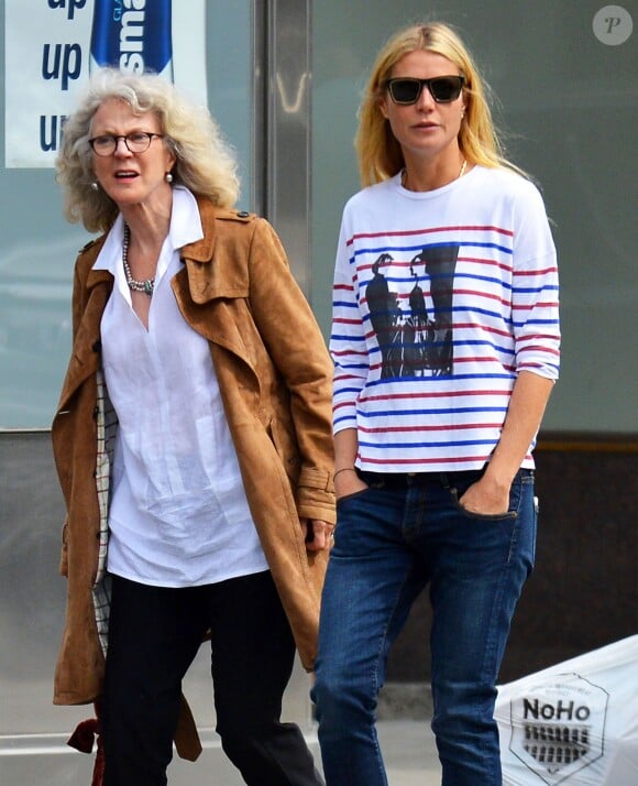 Gwyneth Paltrow et sa mère Blythe Danner - Exclusif - Prix spécial - Gwyneth Paltrow retrouve son ex mari Chris Martin pour un déjeuner d'anniversaire au restaurant Prune à New York, le 27 septembre 2015