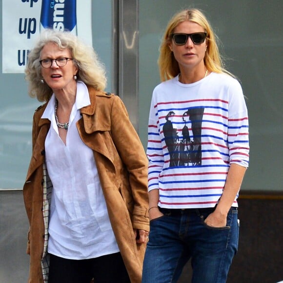 Gwyneth Paltrow et sa mère Blythe Danner - Exclusif - Prix spécial - Gwyneth Paltrow retrouve son ex mari Chris Martin pour un déjeuner d'anniversaire au restaurant Prune à New York, le 27 septembre 2015