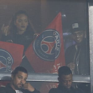 Rihanna supportrice parisienne lors de la rencontre entre le PSG et l'Olympique de Marseille au Parc des Princes à Paris, le 4 octobre 2015