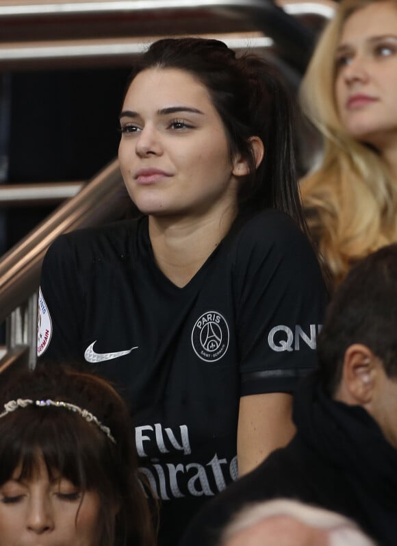 Kendall Jenner lors du match opposant le PSG et l'Olympique de Marseille au Parc des Princes à Paris, le 4 octobre 2015