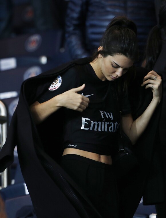 Kendall Jenner au match opposant le PSG et l'Olympique de Marseille au Parc des Princes à Paris, le 4 octobre 2015