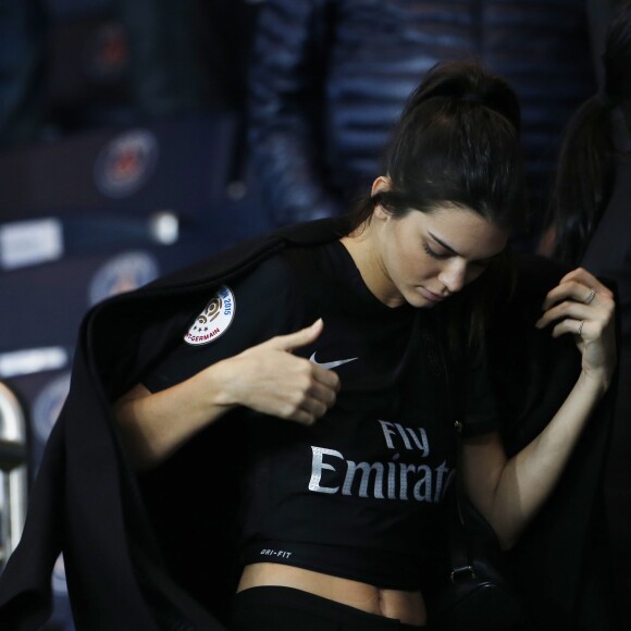 Kendall Jenner au match opposant le PSG et l'Olympique de Marseille au Parc des Princes à Paris, le 4 octobre 2015