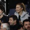 Kendall Jenner et sa complice Gigi Hadid ont assisté au match opposant le PSG et l'Olympique de Marseille au Parc des Princes à Paris, le 4 octobre 2015