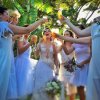 Calico Cooper et ses demoiselles d'honneur portant un toast. Photo Instagram du mariage de Calico Cooper, fille du rockeur Alice Cooper, et de Jed Williams le 4 septembre 2015 à Maui, Hawaï. #jedandcalico2015
