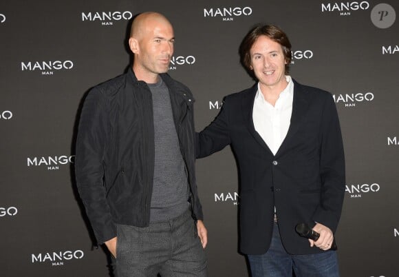 L'ex-foot­bal­leur Zinédine Zidane devient l'égé­rie de la ligne mascu­line "Mango Man" pour le prin­temps-été 2015 au Studio Pin-Up à Paris le 5 octobre 2015.