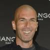 L'an­cien foot­bal­leur Zinédine Zidane devient l'égé­rie de la ligne mascu­line "Mango Man" pour le prin­temps-été 2015 au Studio Pin-Up à Paris le 5 octobre 2015.
