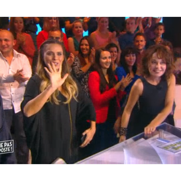 Clara Morgane, enceinte, sur le plateau de Touche pas à mon poste sur D8, le 5 octobre 2015.
