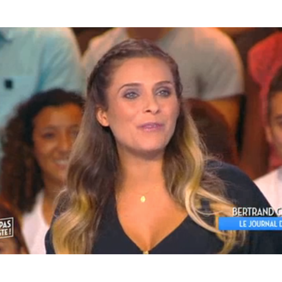 La belle Clara Morgane, enceinte, sur le plateau de Touche pas à mon poste sur D8, le 5 octobre 2015.