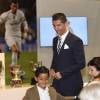 Cristiano Ronaldo son fils Cristiano Jr et sa mère Maria Dolores dos Santos Aveiro - Cristiano Ronaldo reçoit un prix devant ses coéquipiers après avoir égalé le plus grand nombre de buts sous le maillot du Real Madrid (323) le 2 octobre 2015 à Madrid.