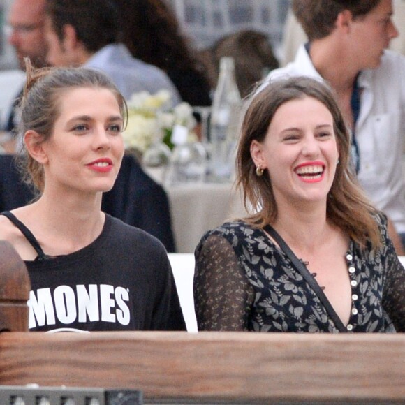 Charlotte Casiraghi et Juliette Maillot - Reconnaissance du parcours lors du Longines Paris Eiffel Jumping au Champ-de-Mars à Paris, le 4 juillet 2015.