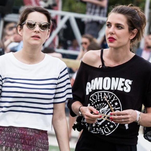 Marion Cotillard, Charlotte Casiraghi et Juliette Maillot - Reconnaissance du parcours lors du Longines Paris Eiffel Jumping au Champ-de-Mars à Paris, le 4 juillet 2015