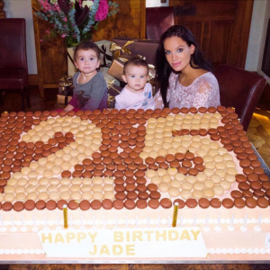 Jade Foret fête ses 25 ans en famille, le 26 septembre 2015.