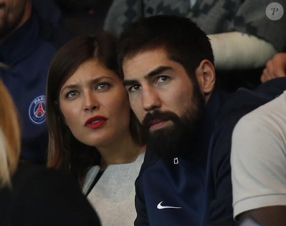Nikola Karabatic et sa compagne Géraldine Pillet - People au match de football PSG-Bordeaux au Parc des Princes à Paris le 11 septembre 2015.