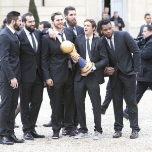 Nikola Karabatic, Igor Anic, William Accambray, Luka Karabatic, Kentin Mahé et Cédric Sorhaindo et les autres joueurs de l'équipe de France de Handball, 5 fois championne du monde, avec le trophée sont reçus par le président de la république François Hollande au palais de l'Elysée à Paris, le 3 février 2015 pour célébrer leur titre mondial. L'équipe de France a remporté le 24ème championnat du monde de handball et pour la première fois de l'histoire du handball une équipe a remporté 5 fois le titre de champion du monde