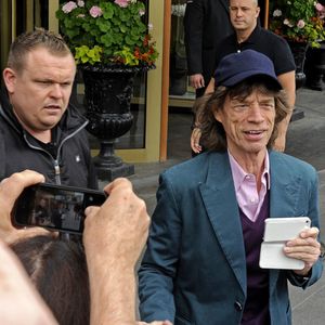 Mick Jagger - Les Rolling Stones quittent leur hôtel pour se rendre à leur concert à Stockholm. Le 1er juillet 2014