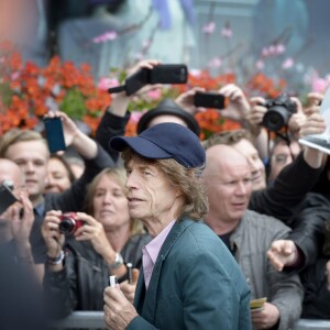 Mick Jagger - Les Rolling Stones quittent leur hôtel pour se rendre à leur concert à Stockholm. Le 1er juillet 2014