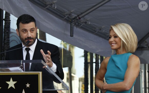Jimmy Kimmel, Kelly Ripa - Kelly Ripa reçoit son étoile sur le Walk of Fame à Hollywood le 12 octobre 2015.  Kelly Ripa honored with a star on the Hollywood Walk Of Fame on October 12, 2015 in Hollywood, California.12/10/2015 - Hollywood