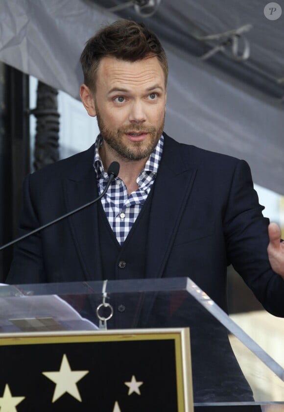 Joel McHale - Kelly Ripa reçoit son étoile sur le Walk of Fame à Hollywood le 12 octobre 2015.  Kelly Ripa honored with a star on the Hollywood Walk Of Fame on October 12, 2015 in Hollywood, California.12/10/2015 - Hollywood