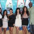 Kendall Jenner, Kourtney Kardashian, Kim Kardashian, Kylie Jenner, Khloe Kardashian et Lamar Odom aux Teen Choice Awards 2010 au Gibson Ampitheater de Universal City le 8 août 2010
