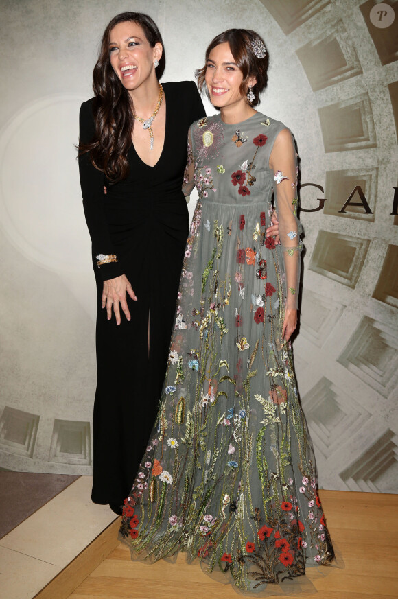 Liv Tyler et Alexa Chung - Vernissage de l'exposition "BVLGARI & ROME: Eternal Inspiration" à la boutique Bulgari de New York, le 14 octobre 2015.