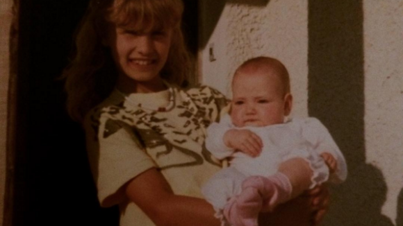 Alexandra Lamy : Photo d'enfance craquante avec sa soeur Audrey bébé