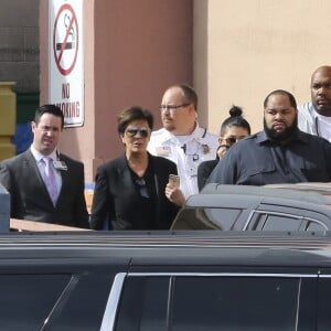 Kim Kardashian, sa soeur Kourtney ainsi que Kylie et Kris Jenner quitte l'hôpital Sunrise de Las Vegas, le 15 octobre 2015, où est hospitalisé Lamar Odom