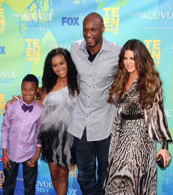 Lamar Odom avec Khloé Kardashian et ses enfants lors des Teen Choice Awards au Gibson Amphitheatre de Universal City, le 7 août 2011