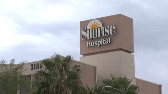Lamar Odom se trouve à l'hôpital Sunrise de Las Vegas après avoir été retrouvé inconscient dans une maison de passe du Nevada. Son épouse Khloé et le clan Kardashian se trouvent à ses côtés