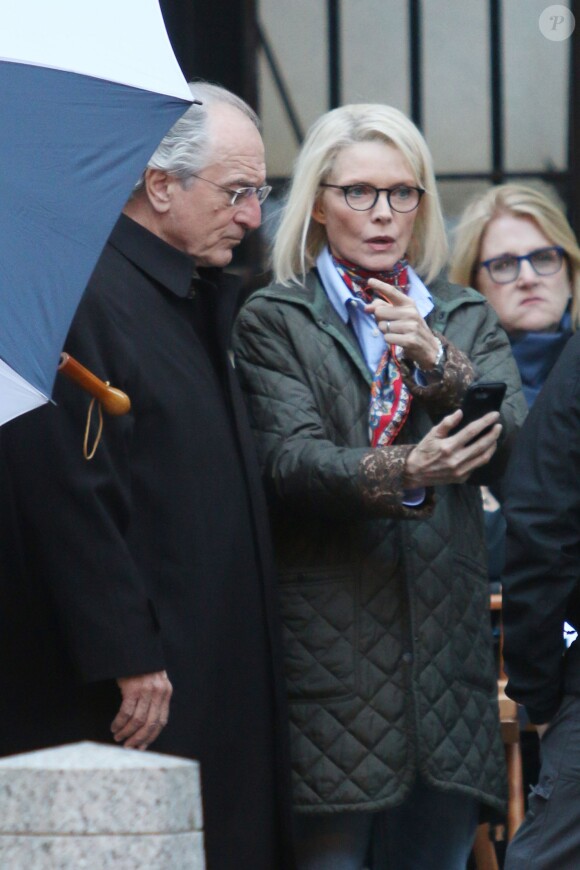 Robert De Niro et Michelle Pfeiffer sur le tournage de "The Wizard of Lies" à New York le 12 octobre 2015