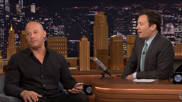 Vin Diesel lit le message envoyé par sa petite fille de 7 ans, lors du Tonight Show with Jimmy Fallon, le 14 octobre 2015