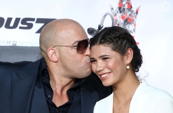 Vin Diesel et son épouse Paloma Gimenez devant le TCL Chinese Theater à Hollywood, le 1er avril 2015