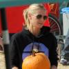 Heidi Klum achète des citrouilles au "Mr. Bones Pumpkin Patch", à West Hollywood (Los Angeles), le 17 octobre 2015.
