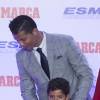 Cristiano Ronaldo et son fils Cristiano Jr, lors de la remise du Soulier d'or, à Madrid, le 13 octobre 2015