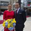 La princesse Victoria de Suède, enceinte et vêtue d'une robe Séraphine, et le prince Daniel ont visité le plus grand magasin H&M au monde à Lima, au Pérou, le 19 octobre 2015.