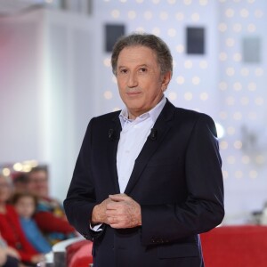 Michel Drucker - Enregistrement de l'émission "Vivement Dimanche", consacrée à Laurent Gerra, à Paris le 20 octobre 2015. Diffusion le 25 octobre 2015 sur France 2. ©Coadic Guirec / Bestimage