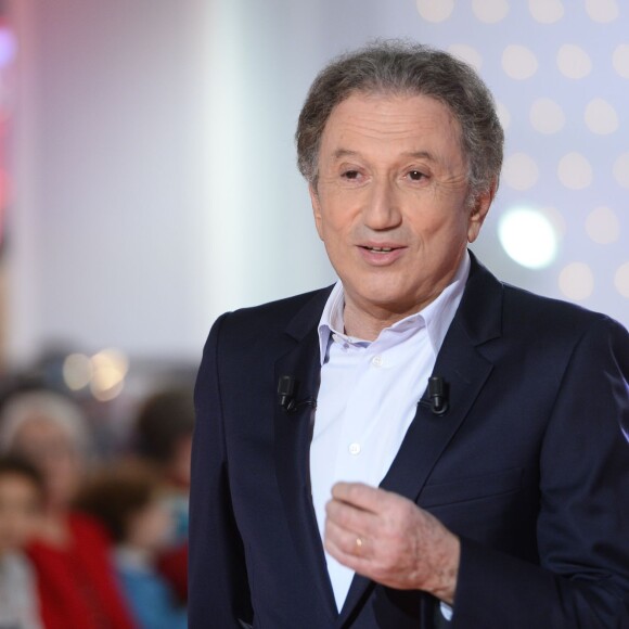 Michel Drucker - Enregistrement de l'émission "Vivement Dimanche", consacrée à Laurent Gerra, à Paris le 20 octobre 2015. Diffusion le 25 octobre 2015 sur France 2. ©Coadic Guirec / Bestimage