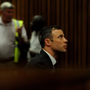 Oscar Pistorius le 13 octobre 2014 dans le box des accusés au tribunal de Pretoria