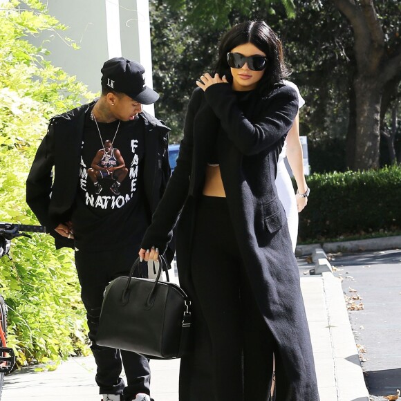 Kendall, Kylie Jenner et Tyga arrivent au Cinépolis, lieu de la fête d'anniversaire surprise de Kim. Thousand Oaks, le 21 octobre 2015.