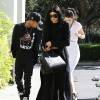 Kendall, Kylie Jenner et Tyga arrivent au Cinépolis, lieu de la fête d'anniversaire surprise de Kim. Thousand Oaks, le 21 octobre 2015.