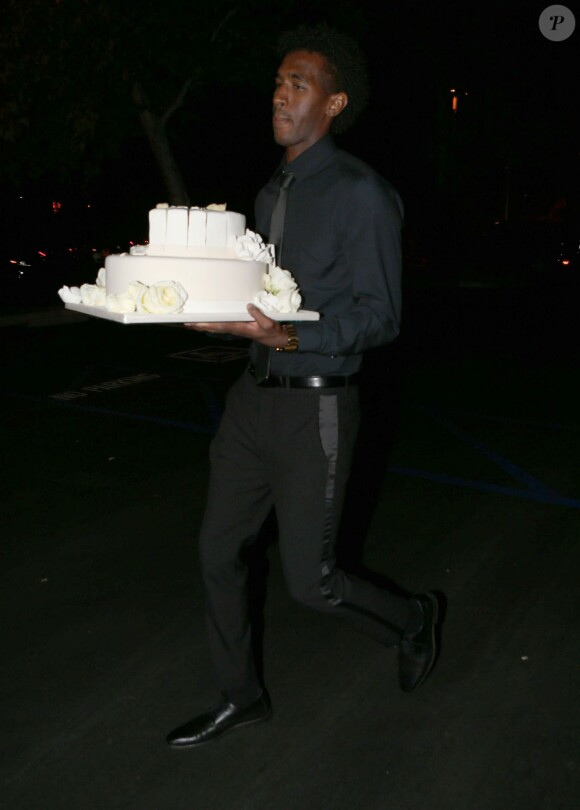Le gâteau d'anniversaire de Kim Kardashian, 35 ans, fêtés en famille au Cinépolis à Thousand Oaks, le 21 octobre 2015.