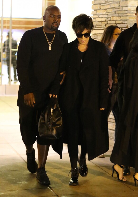 Kris Jenner et son compagnon Corey Gamble quittent le Cinépolis à l'issue de la fête d'anniversaire surprise de Kim Kardashian. Thousand Oaks, le 21 octobre 2015.