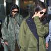 Les soeurs Kylie et Kendall Jenner arrivent à l'aéroport LAX à Los Angeles en provenance de New York, où elles ont assisté au défilé de la collection Balmain x H&M et au concert TIDAL X: 10/20. Los Angeles, le 21 octobre 2015.