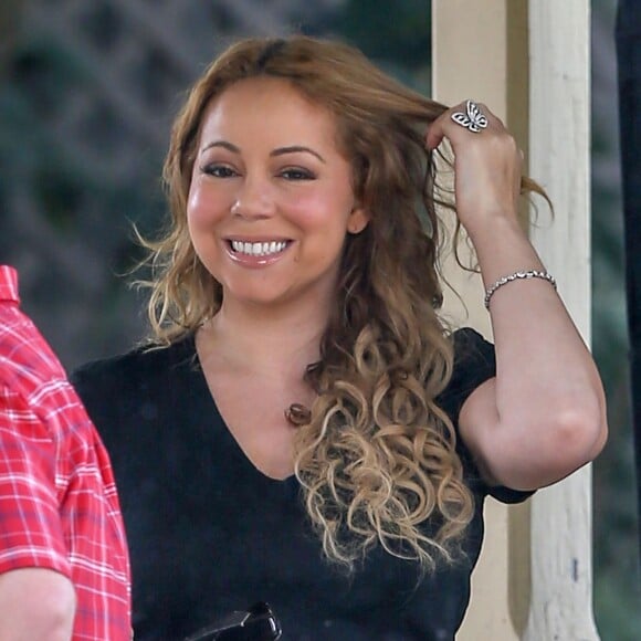 Mariah Carey sur le tournage de son nouveau film "A Christmas Melody" avec Lacey Chabert à Cincinnati dans l'Ohio, le 8 octobre 2015.