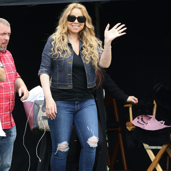 Mariah Carey sur le tournage de son nouveau film "A Christmas Melody" avec Lacey Chabert à Cincinnati dans l'Ohio, le 8 octobre 2015.